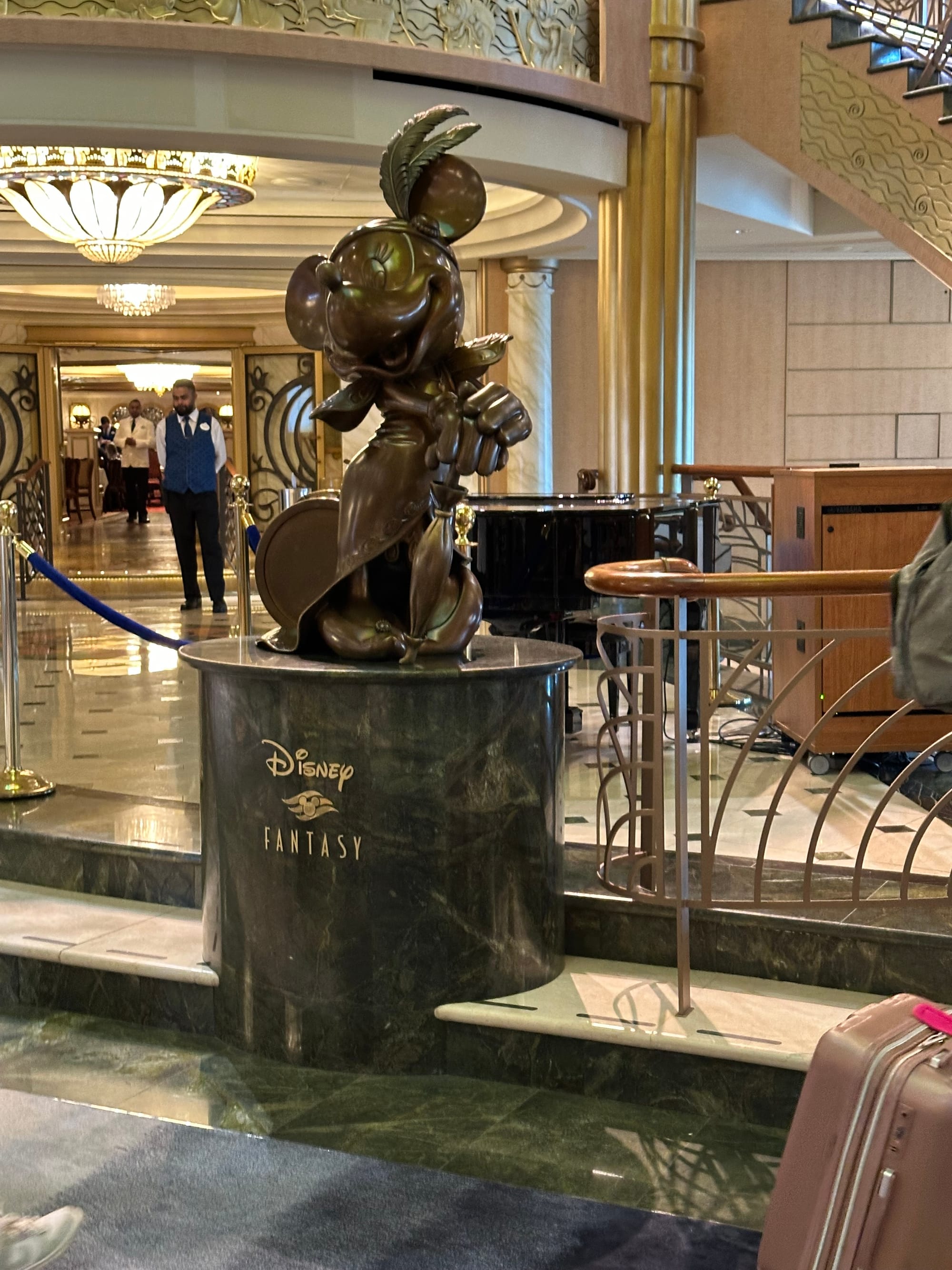 A statue of Minnie Mouse, standing on a plinth that says Disney Fantasy.